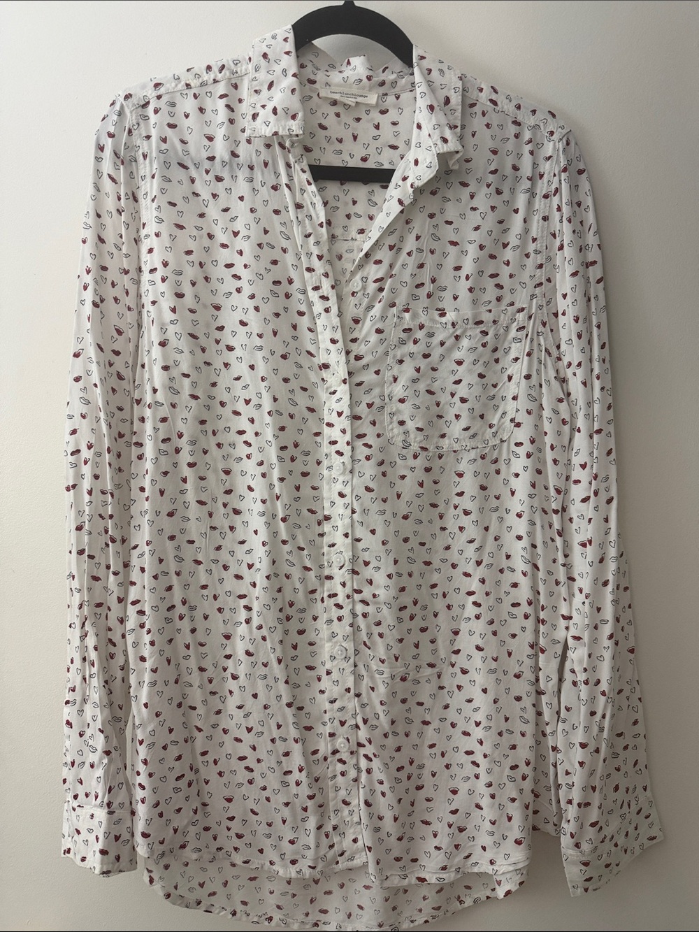 beachlunchlounge White Button-Up Shirt with Red Lip & Heart Print